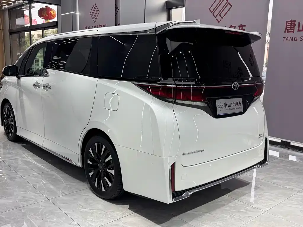 Toyota Vellfire — фото 4