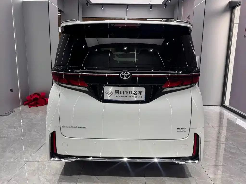 Toyota Vellfire — фото 3