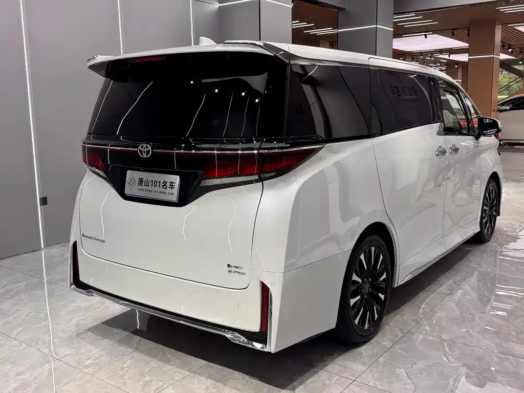 Toyota Vellfire — фото 7