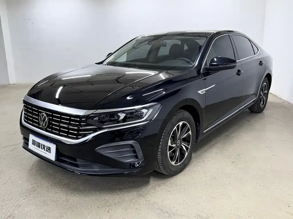 Volkswagen Passat — фото 1