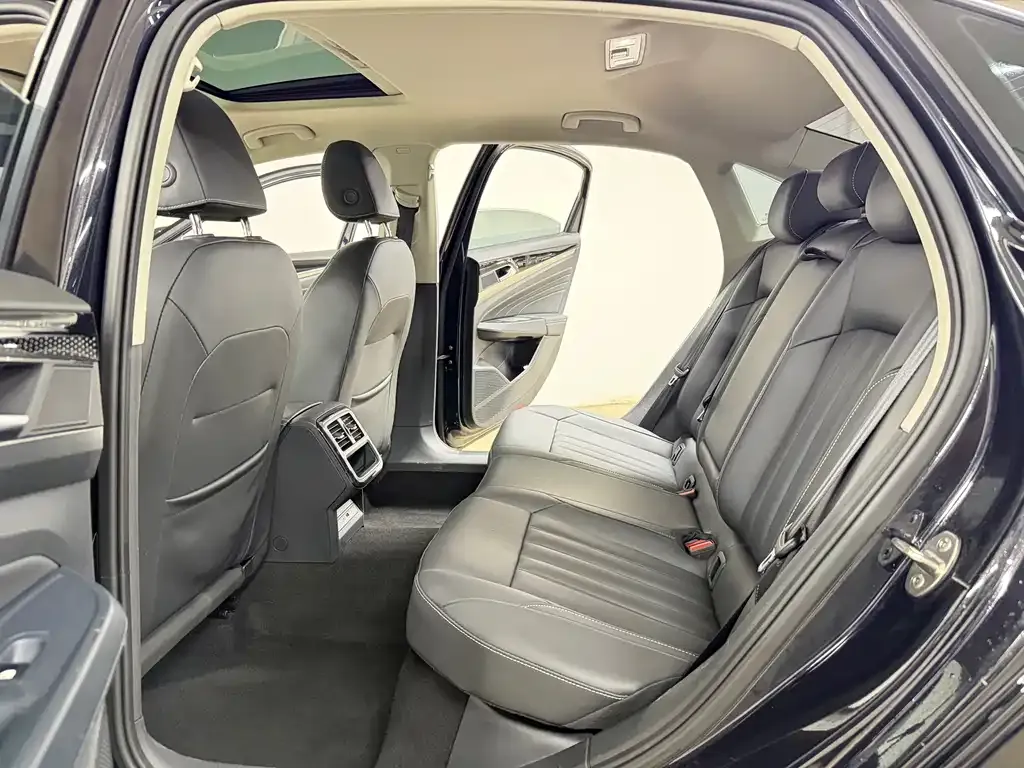 Volkswagen Passat — фото 10