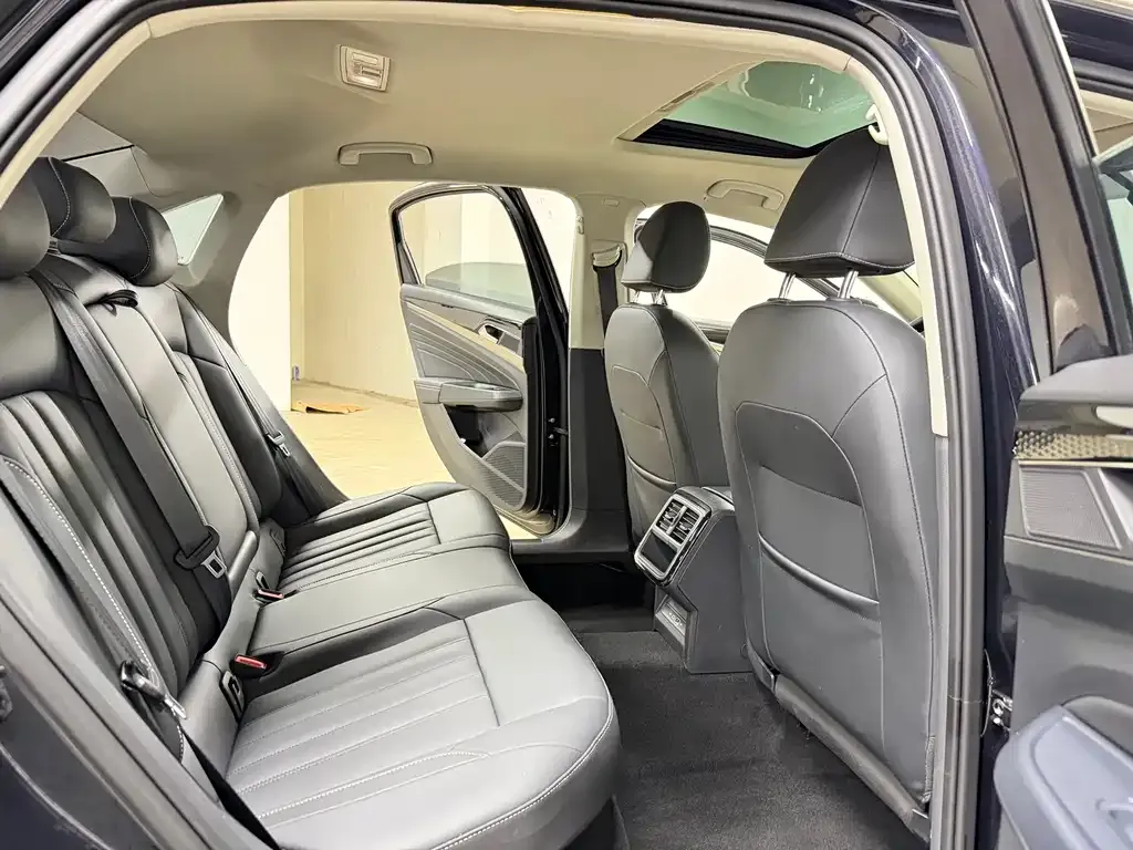 Volkswagen Passat — фото 9