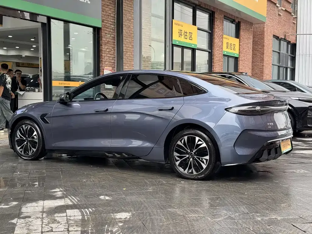 BYD Seal — фото 9