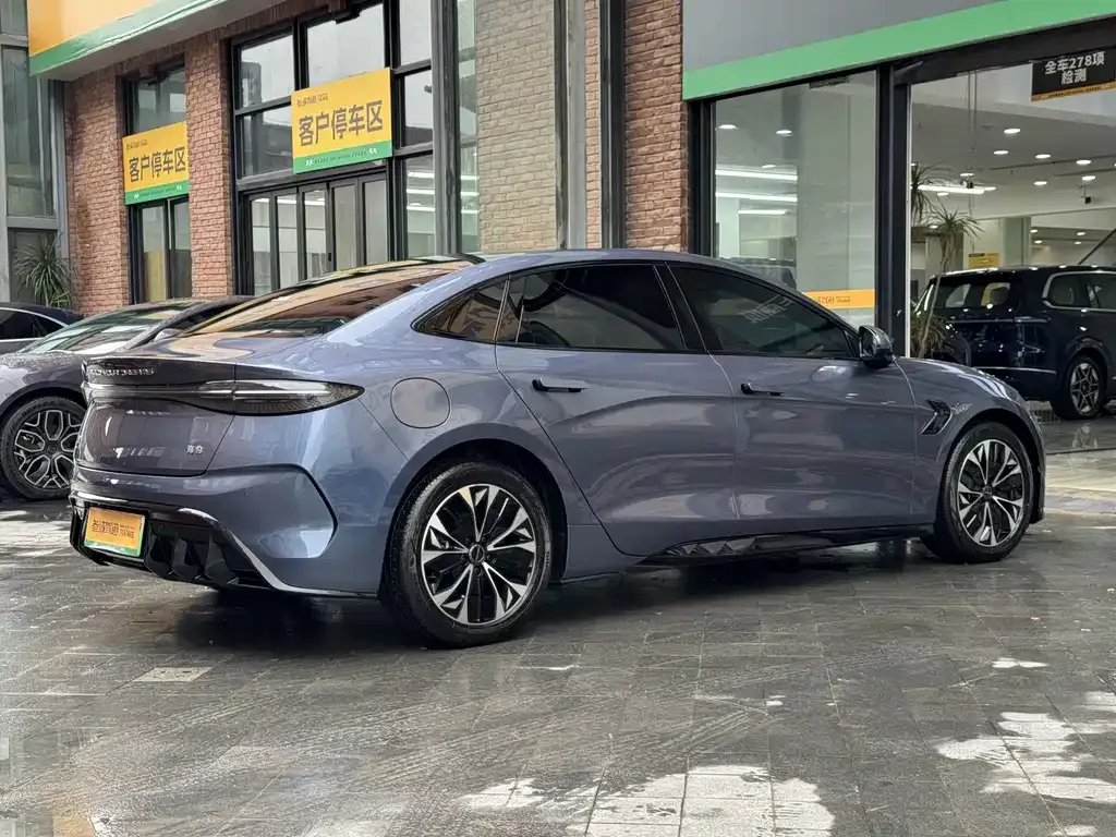 BYD Seal — фото 10