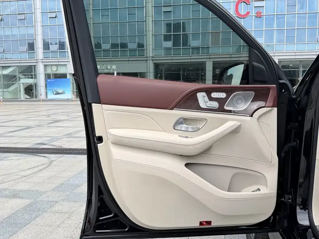 Mercedes-Benz GLS — фото 10