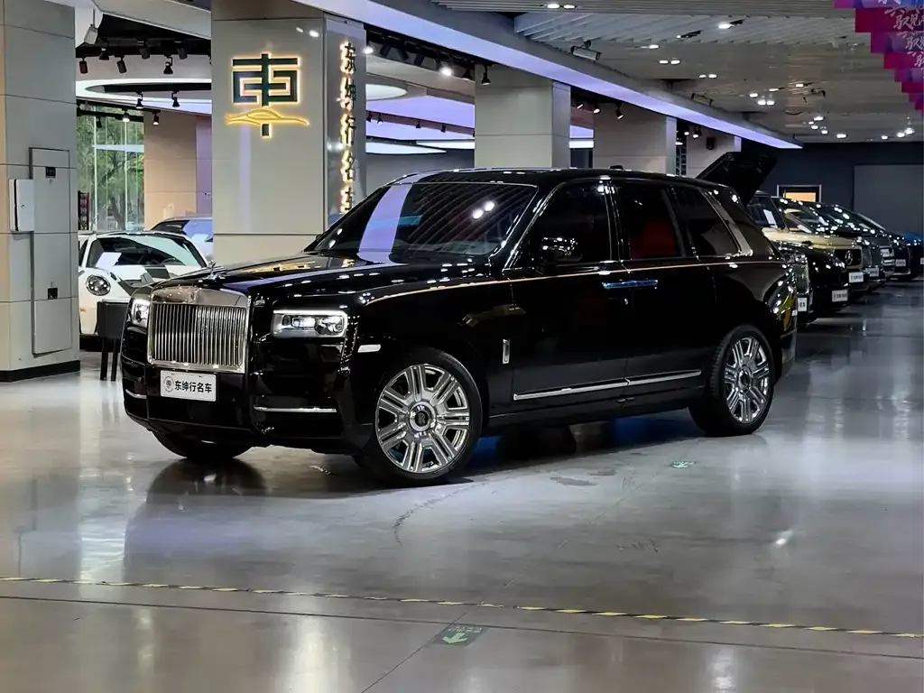 Rolls-Royce Cullinan — фото 1