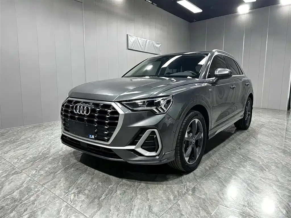 Audi Q3 — фото 1