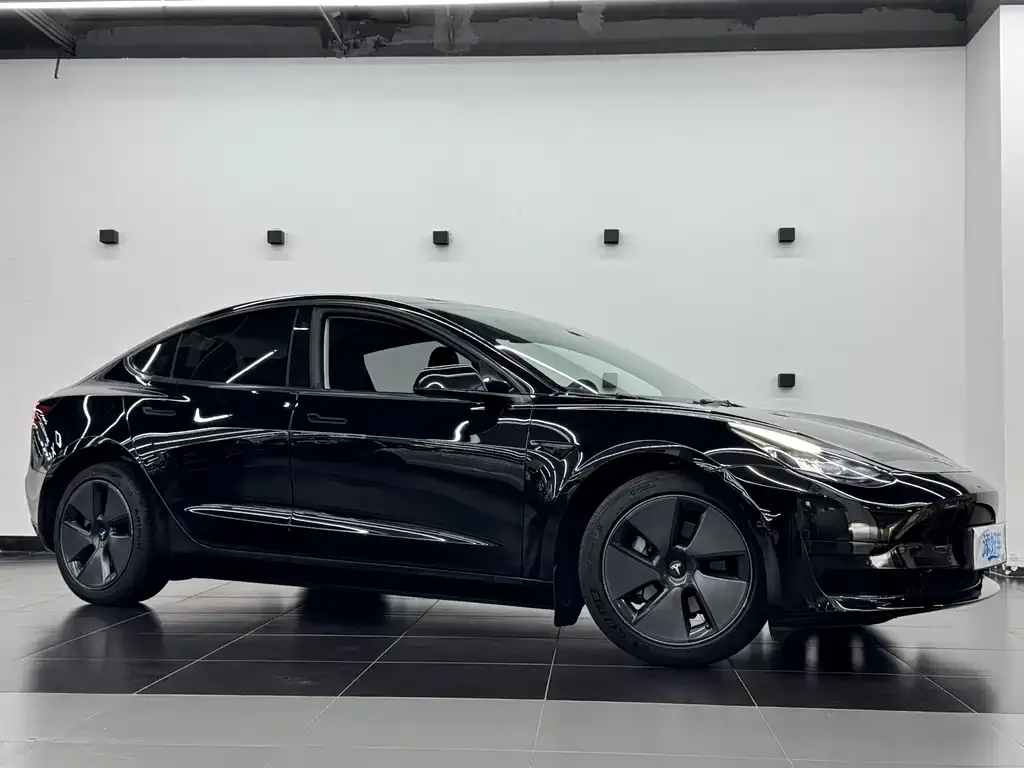 Tesla Model 3 — фото 9