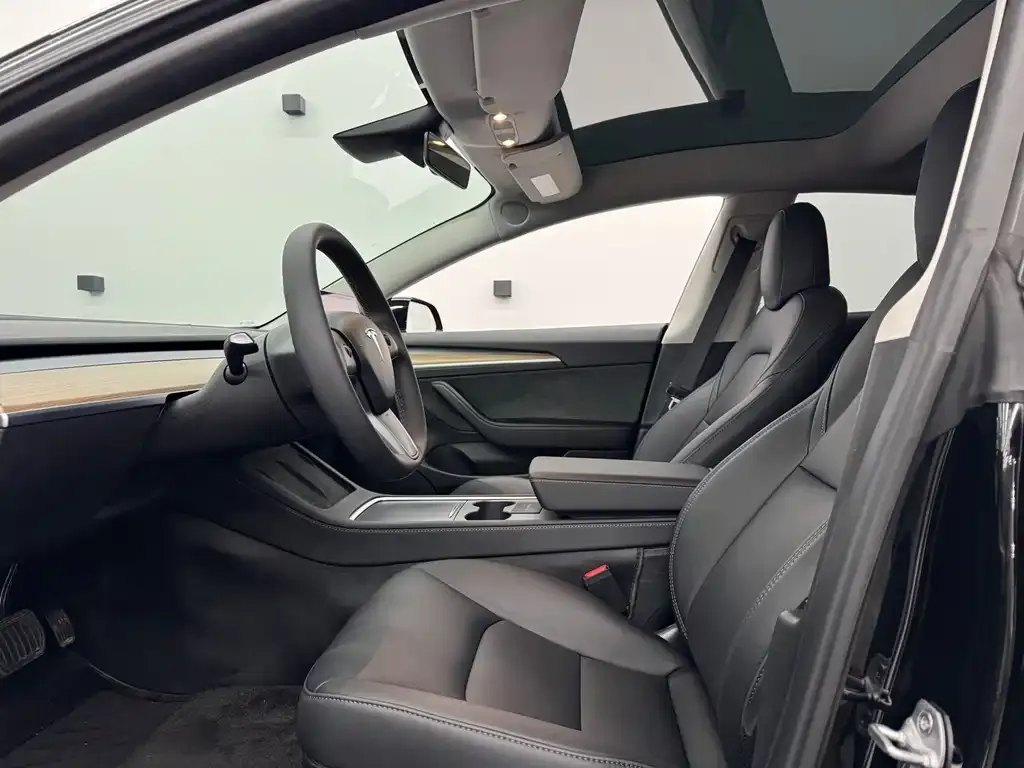Tesla Model 3 — фото 10