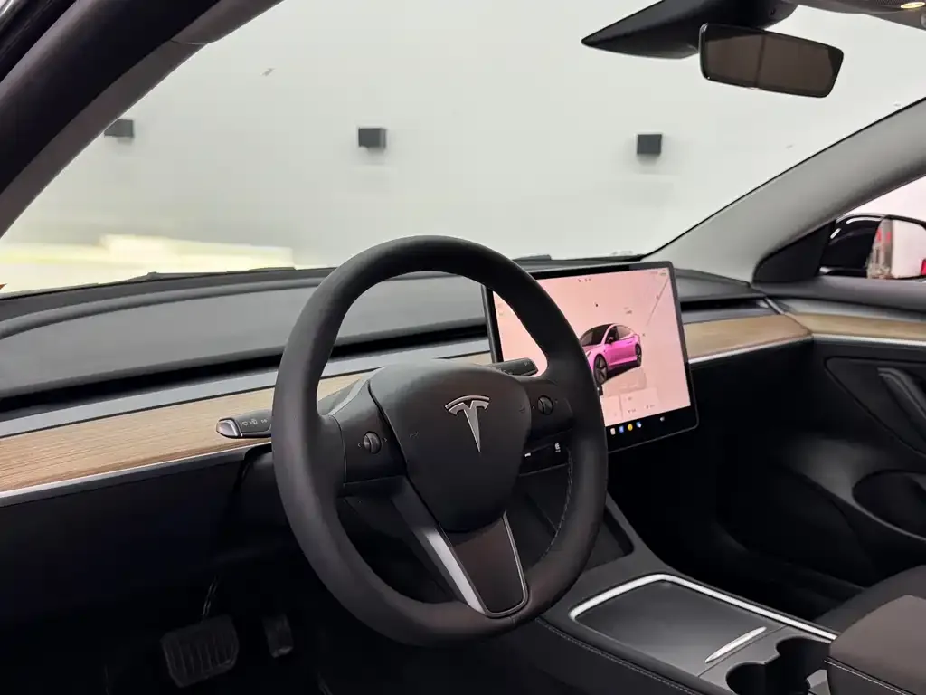 Tesla Model 3 — фото 2