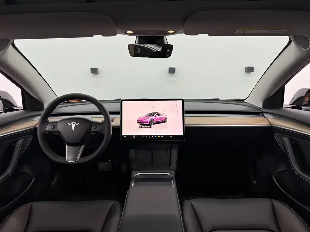 Tesla Model 3 — фото 4