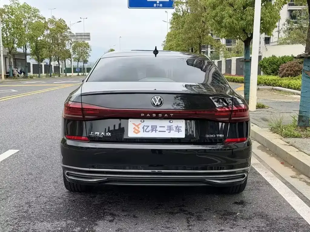 Volkswagen Passat — фото 7