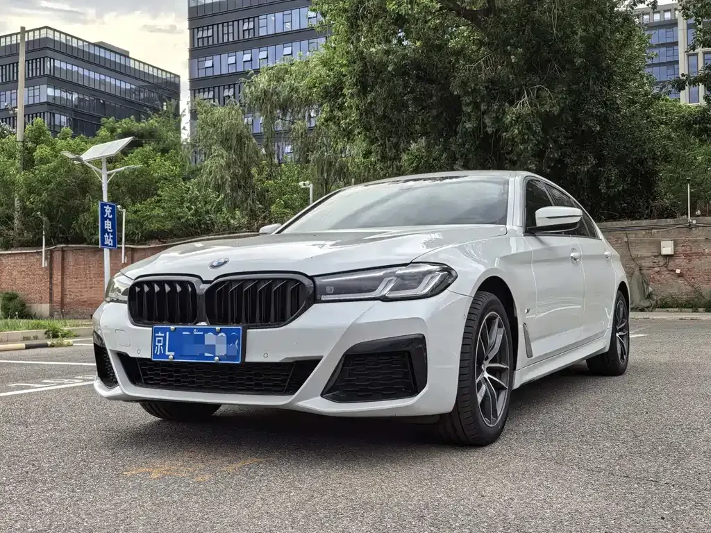 BMW 5 Series — фото 1