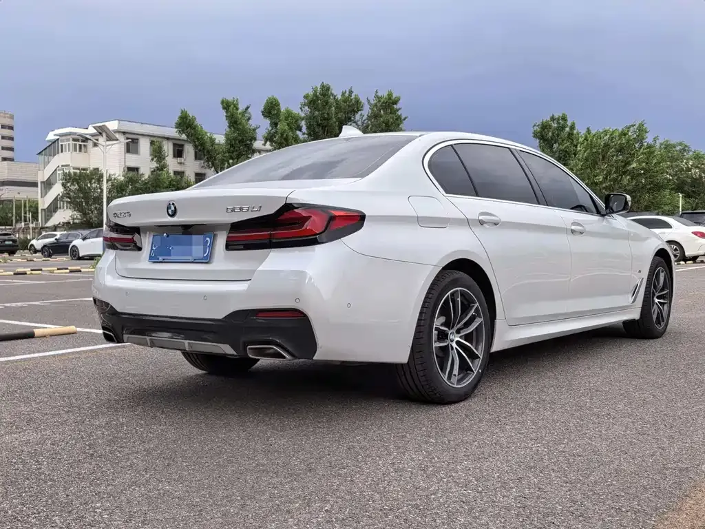 BMW 5 Series — фото 10