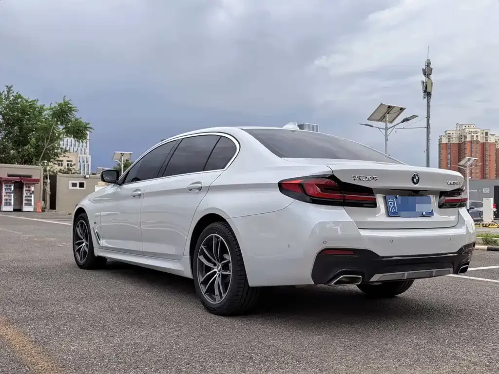 BMW 5 Series — фото 9