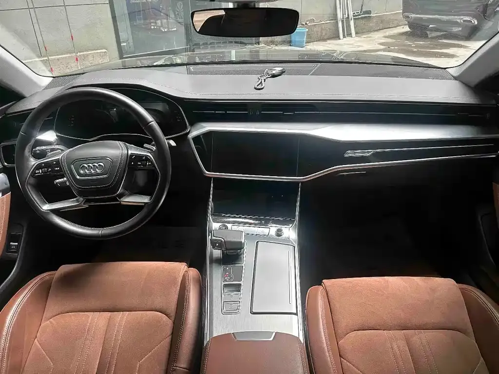 Audi A7L — фото 5