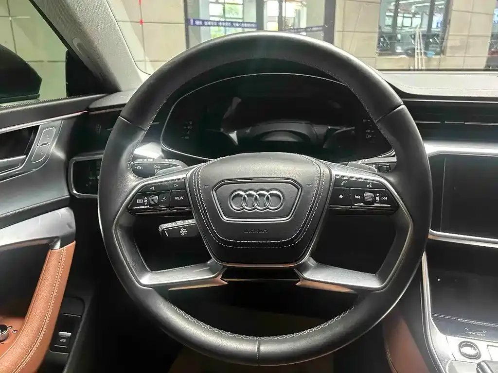 Audi A7L — фото 8