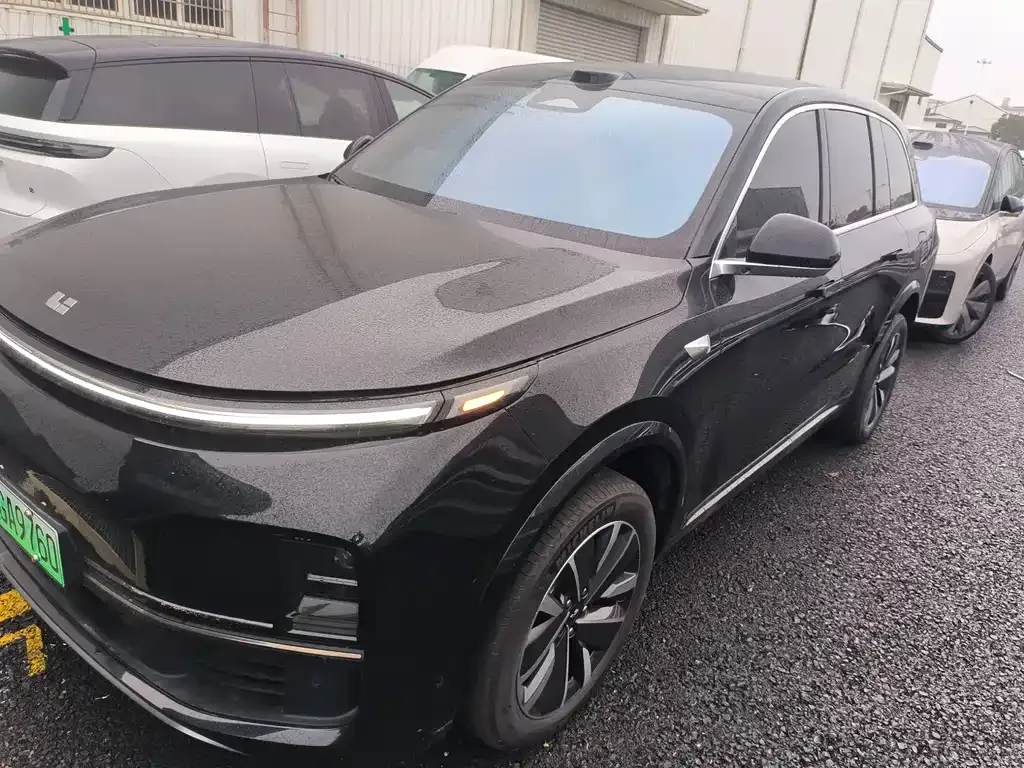 Li Auto L8 — фото 1
