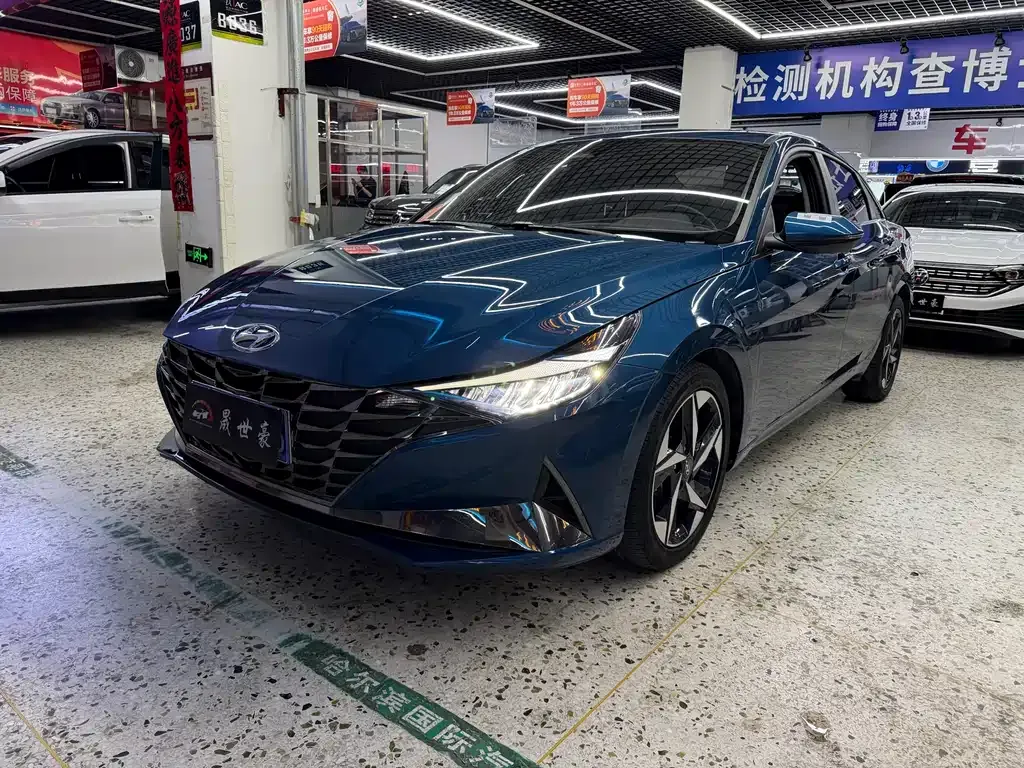 Hyundai Elantra — фото 1
