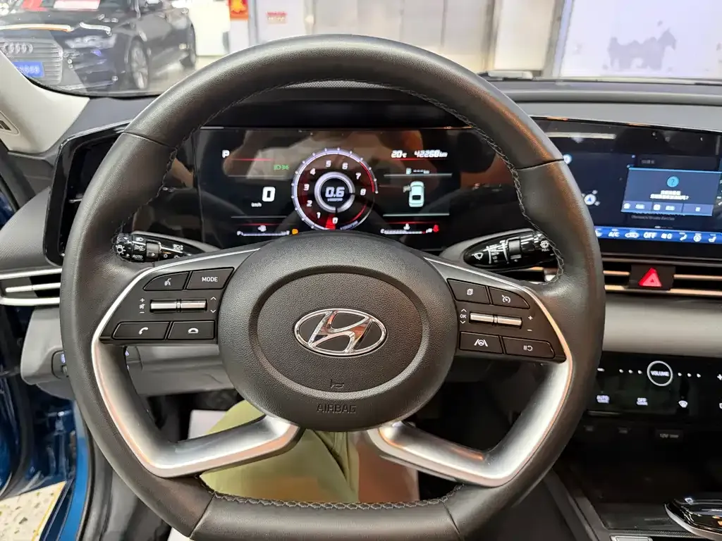 Hyundai Elantra — фото 2