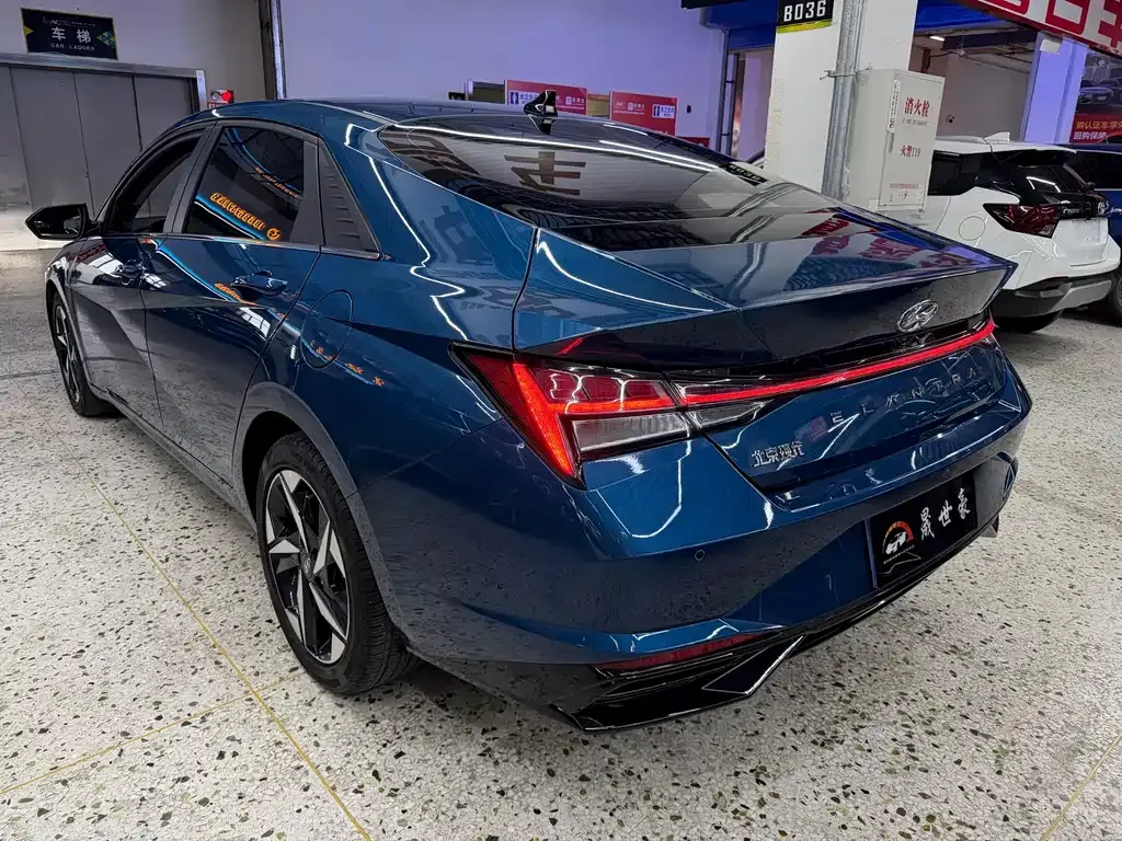 Hyundai Elantra — фото 5