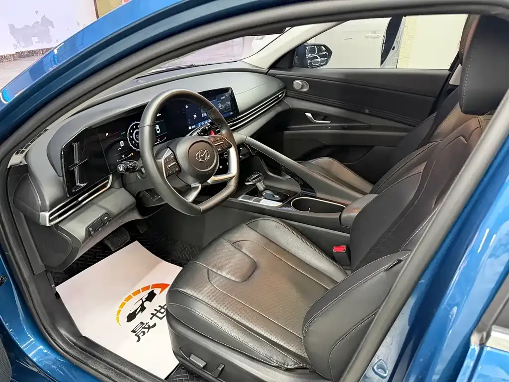 Hyundai Elantra — фото 3