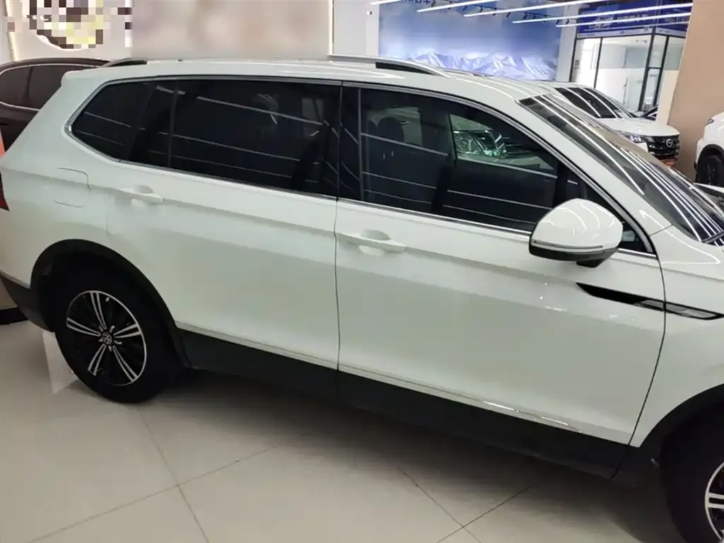 Volkswagen Tiguan L — фото 4