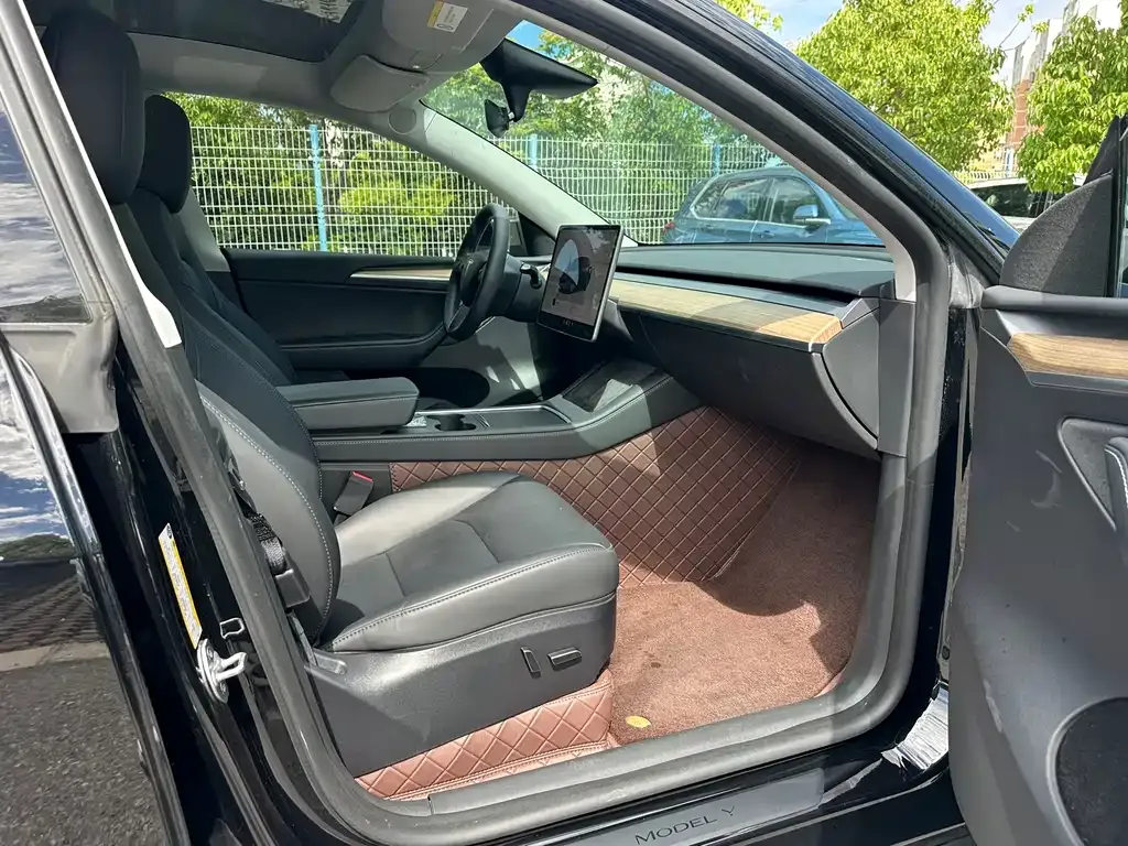 Tesla Model Y — фото 7