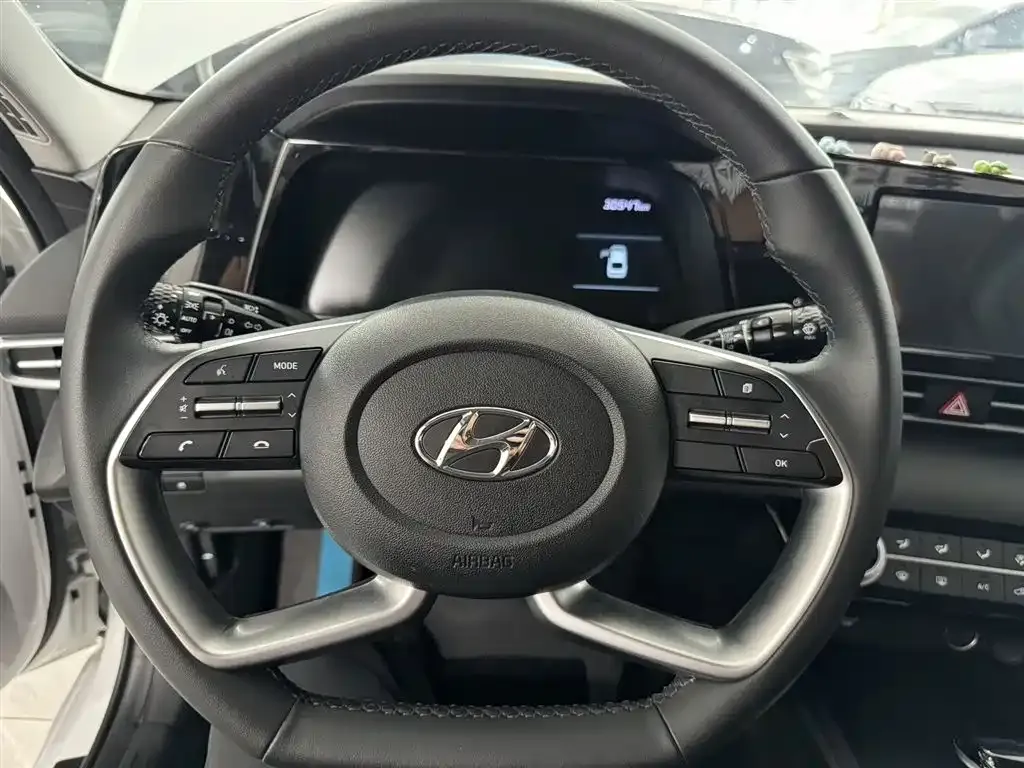 Hyundai Elantra — фото 6