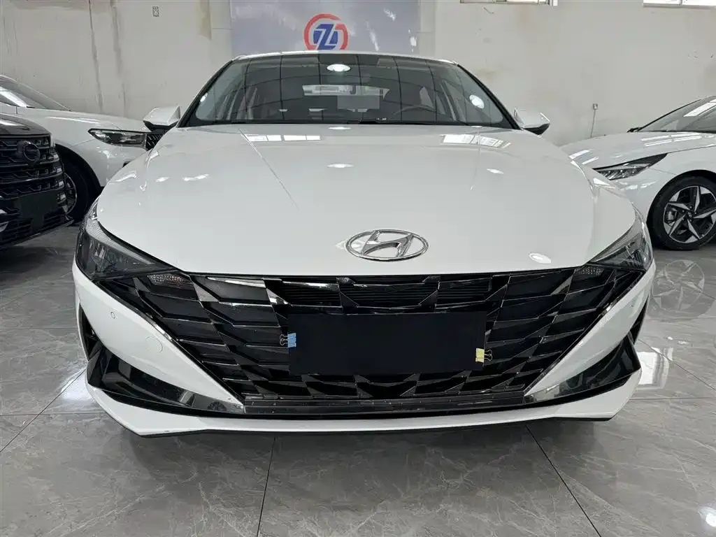 Hyundai Elantra — фото 2