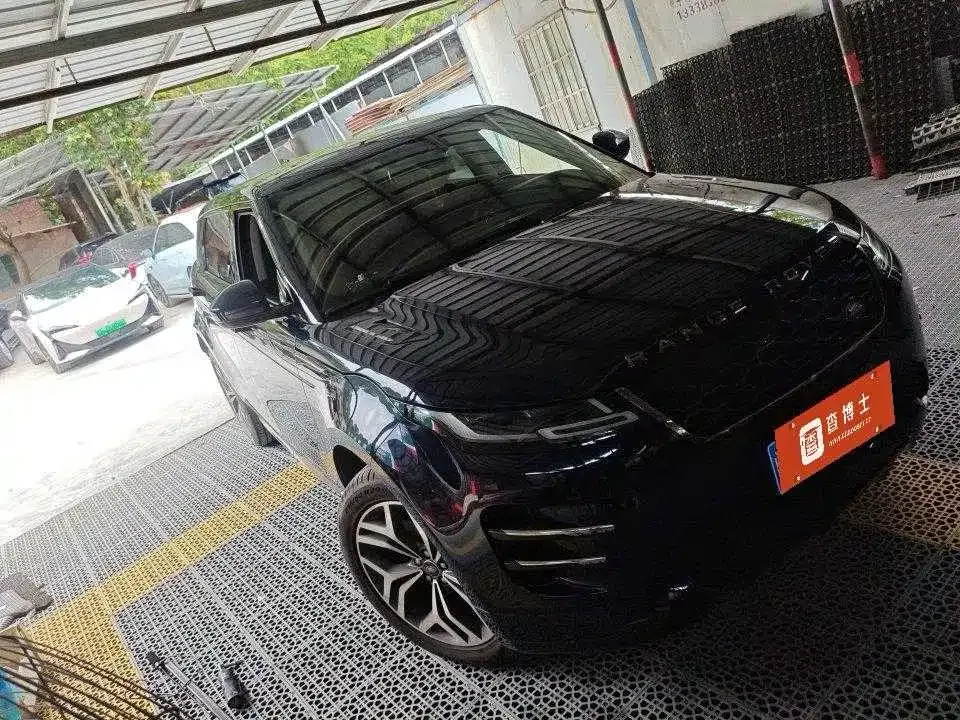 Land Rover Evoque — фото 1