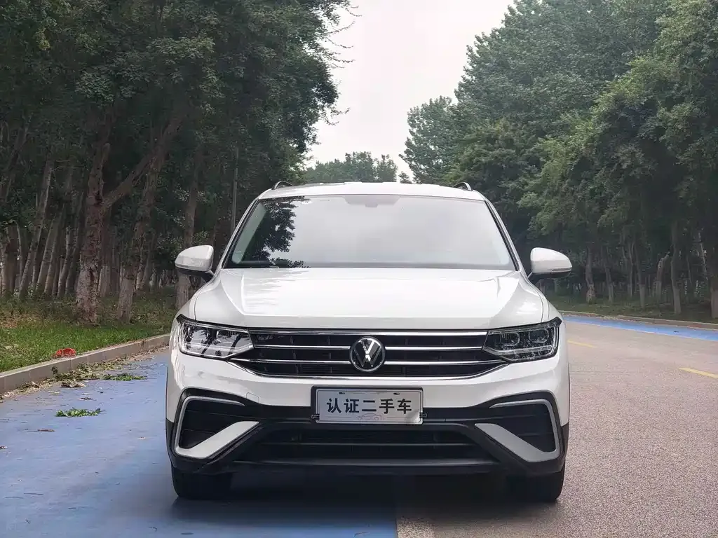 Volkswagen Tiguan L — фото 10