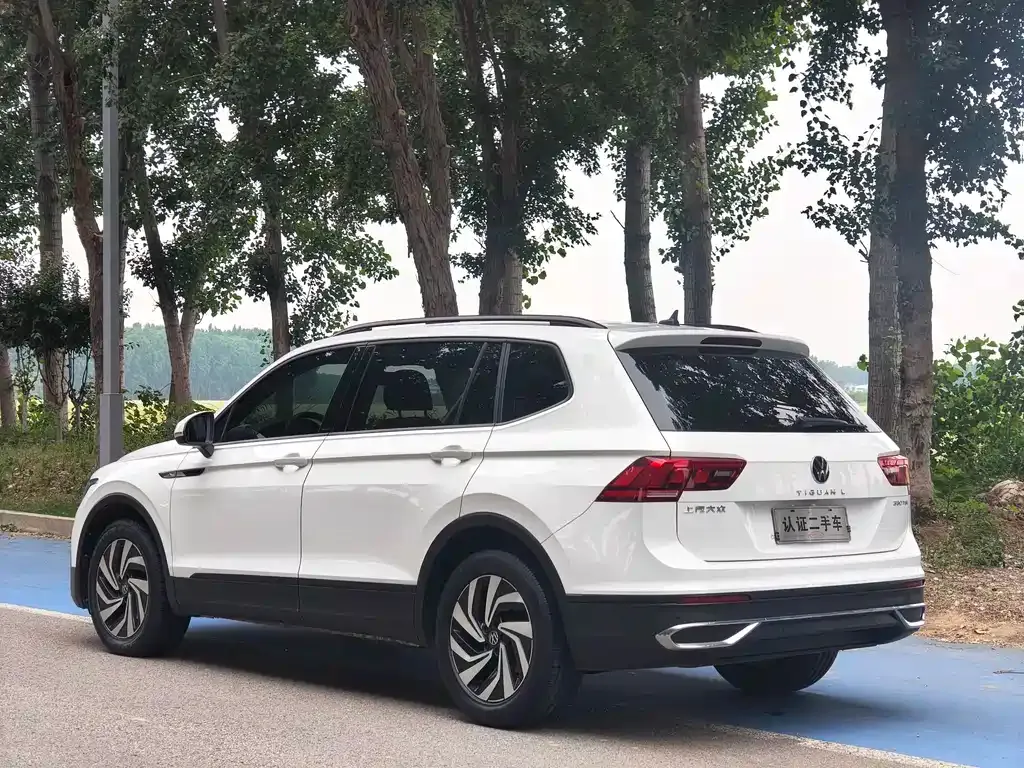 Volkswagen Tiguan L — фото 8