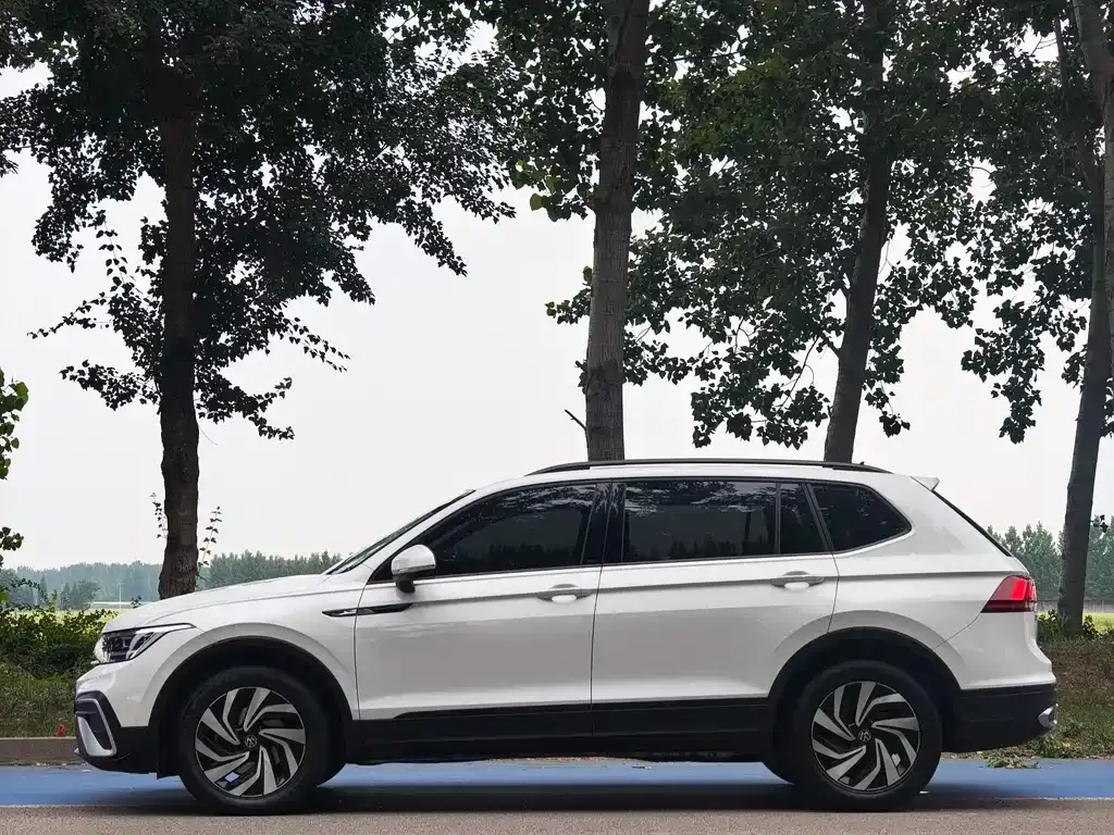 Volkswagen Tiguan L — фото 4