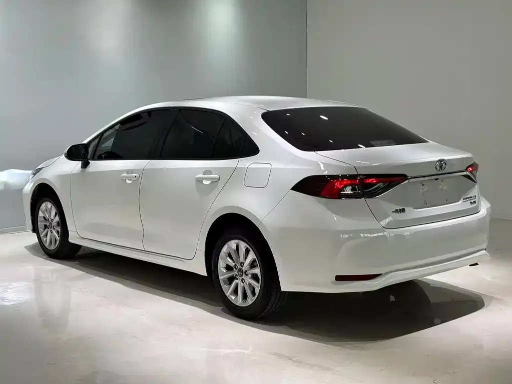 Toyota Corolla — фото 4