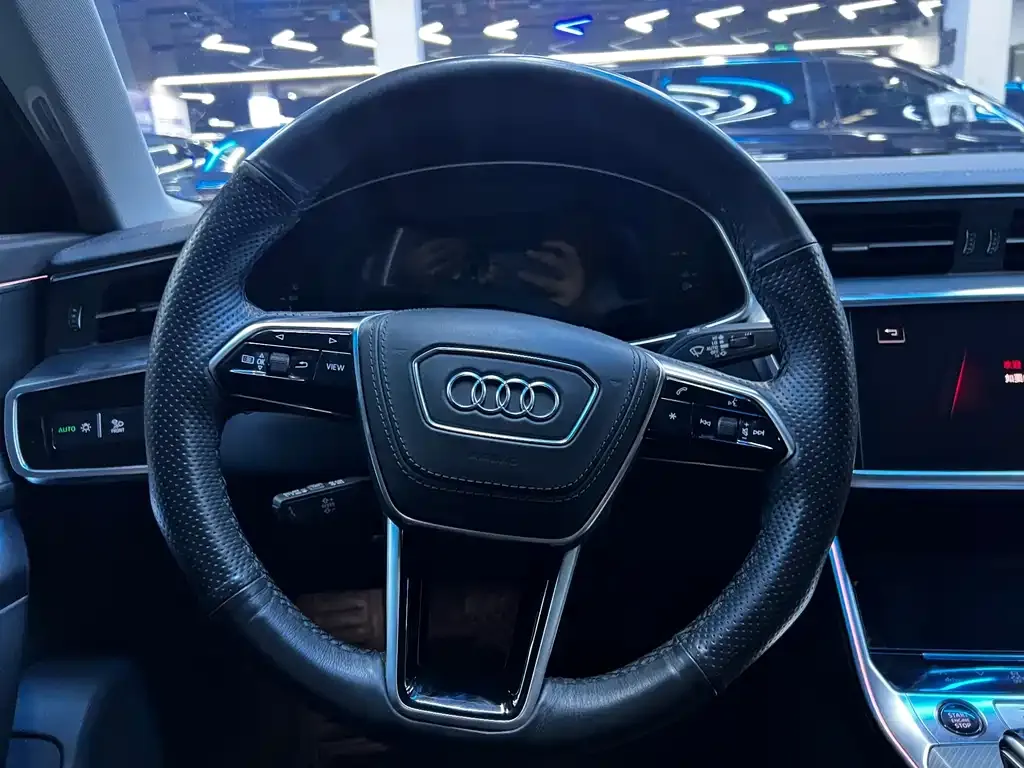 Audi A6L — фото 5