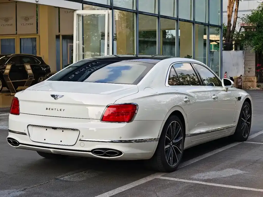Bentley Flying Spur PHEV 2022 из CN, фото 10