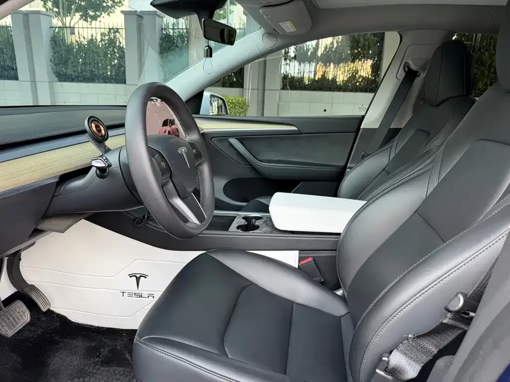 Tesla Model Y — фото 7