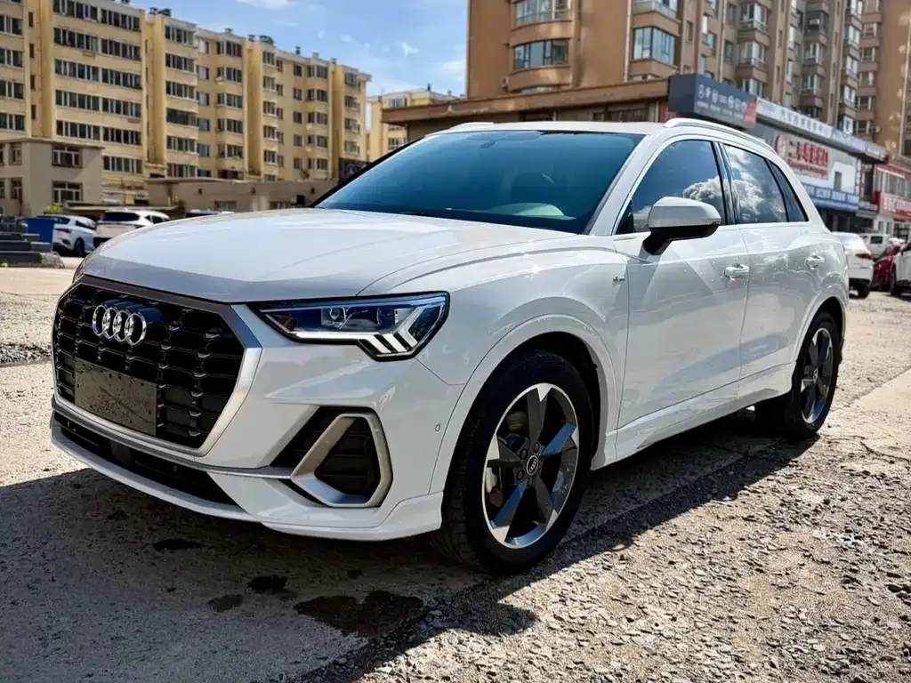 Audi Q3 — фото 1