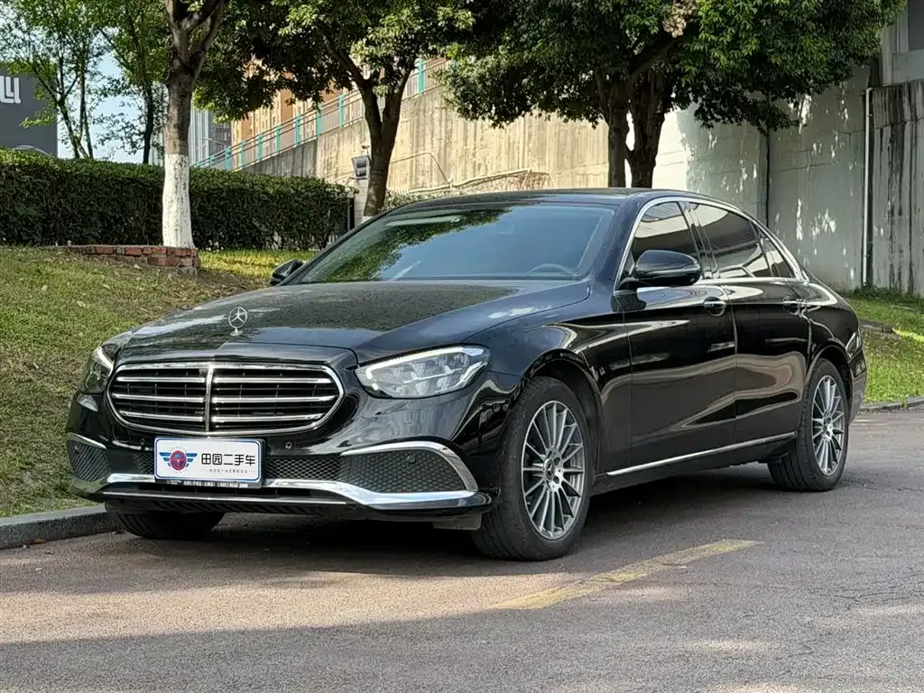 Mercedes-Benz E-Class — фото 1