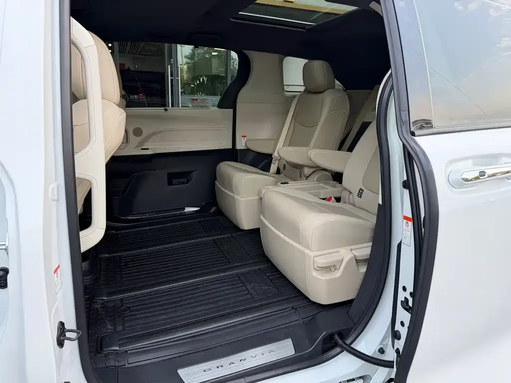 Toyota Granvia 2023 из CN, фото 6