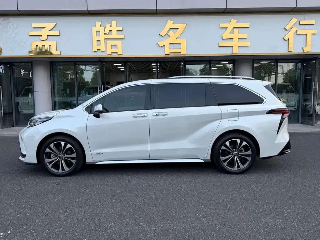 Toyota Granvia 2023 из CN, фото 3