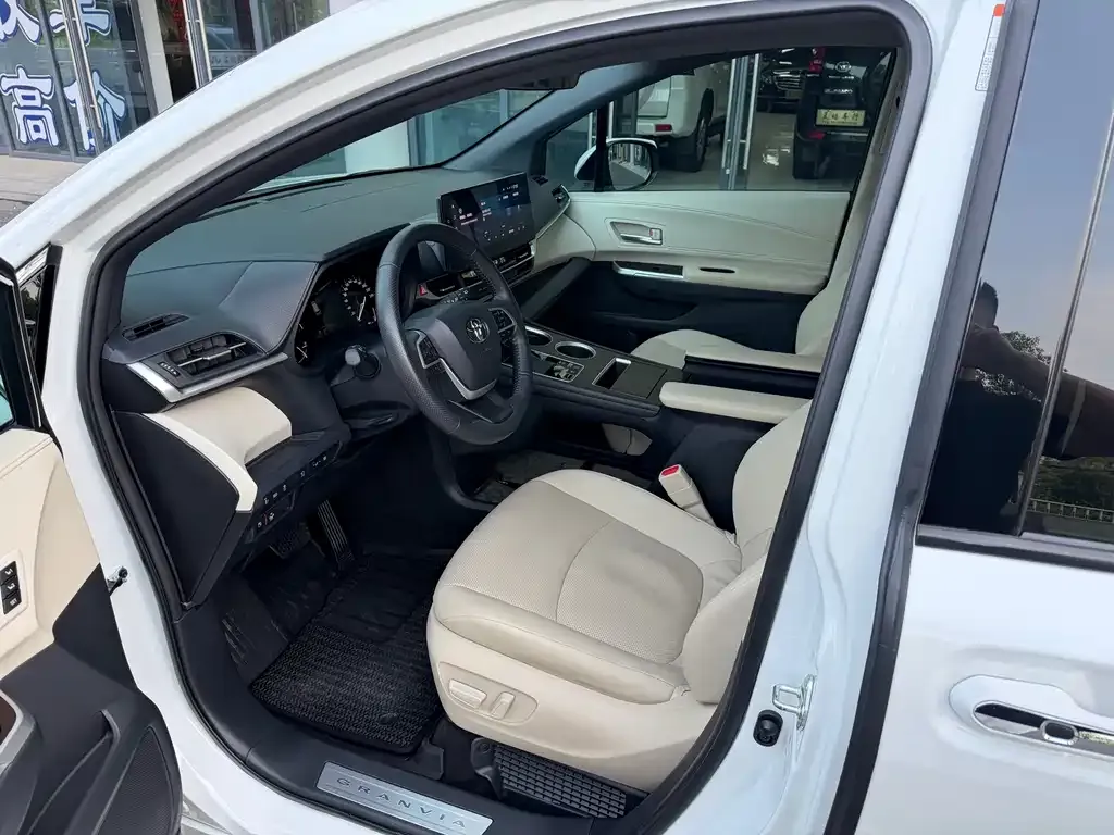Toyota Granvia 2023 из CN, фото 7