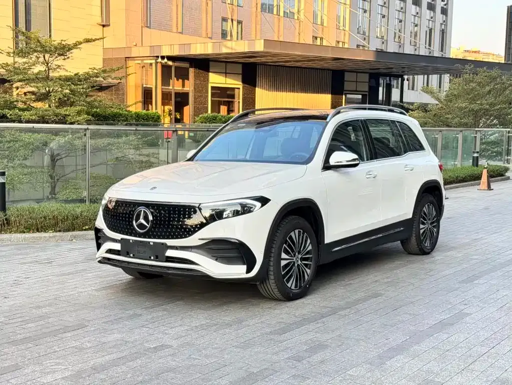 Mercedes-Benz EQB — фото 1