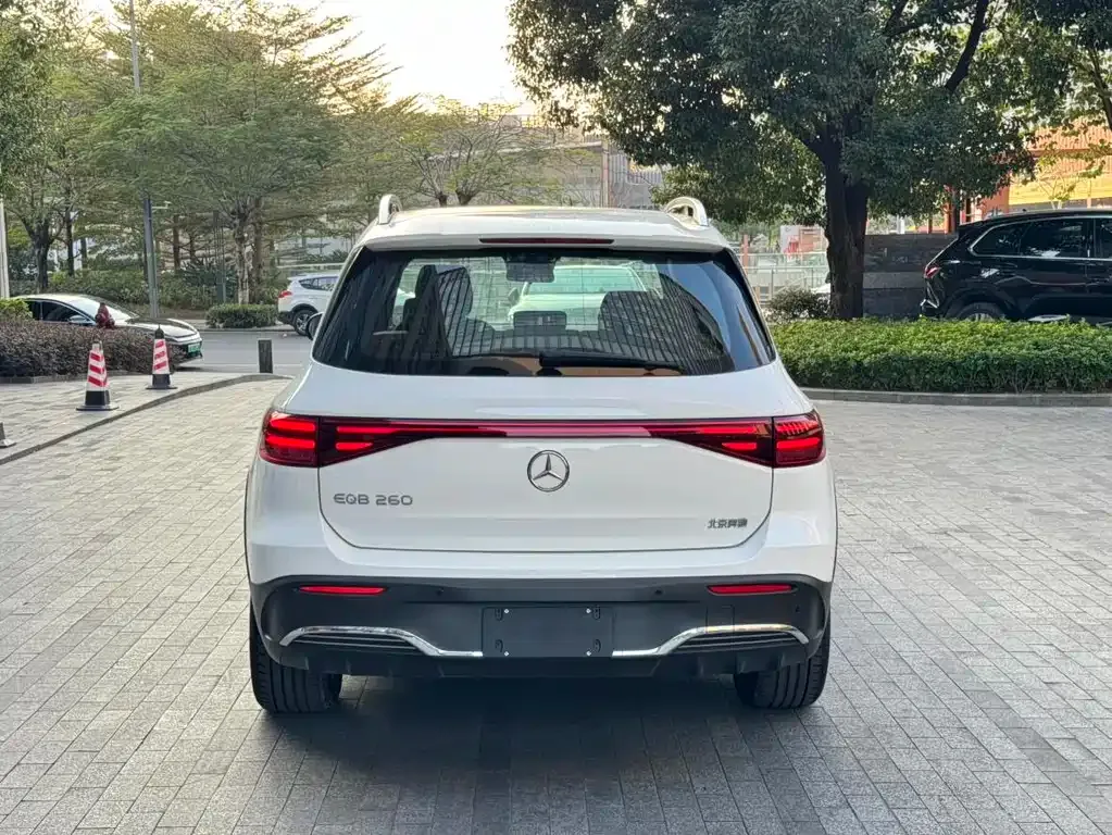 Mercedes-Benz EQB — фото 10