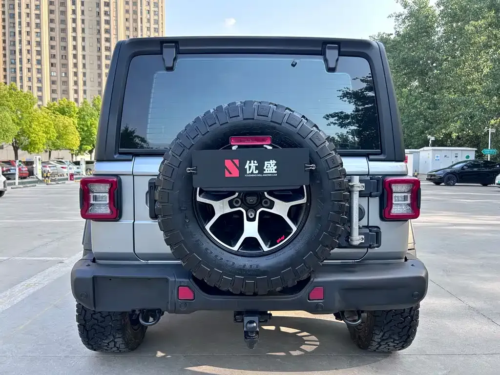 Jeep Wrangler — фото 7