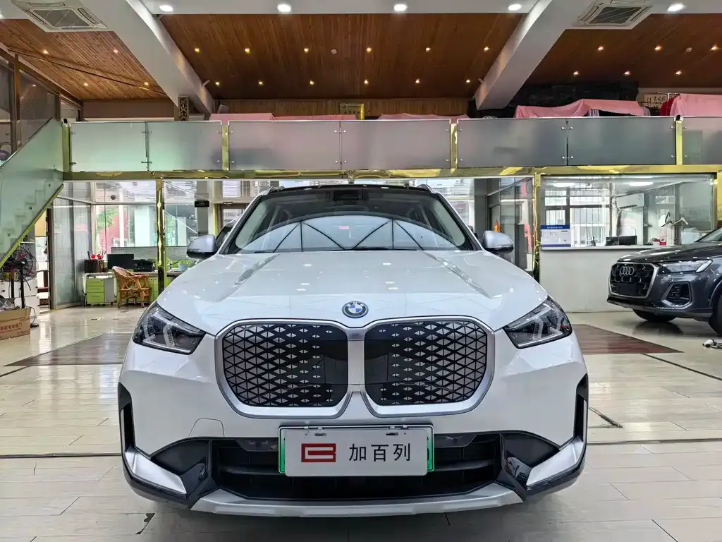 BMW iX1 2024 из CN, фото 8