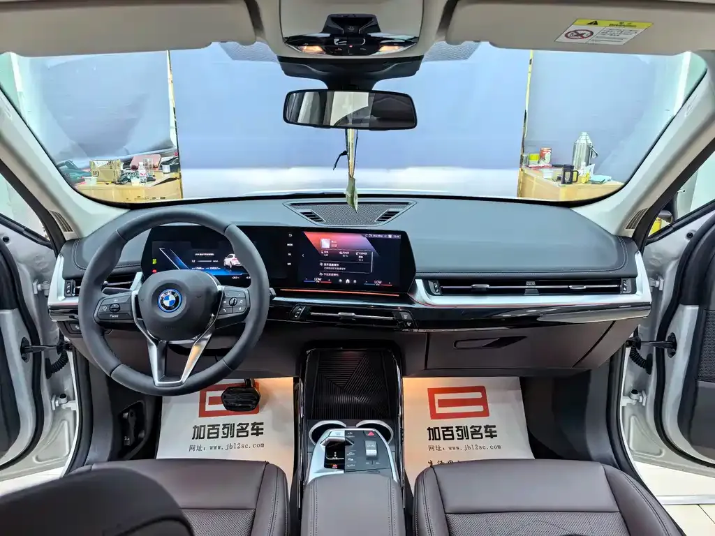 BMW iX1 2024 из CN, фото 3