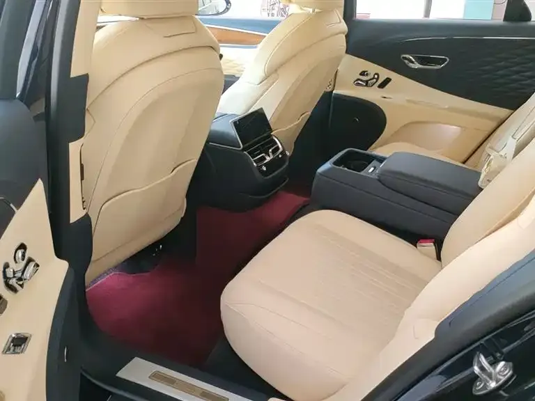 Bentley Flying Spur — фото 2
