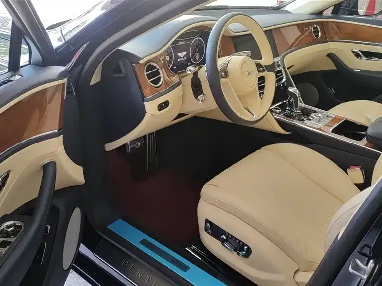 Bentley Flying Spur — фото 3